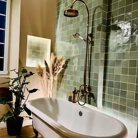 Domaine De La Croix De Saint Lambert Bed & Breakfast 3*